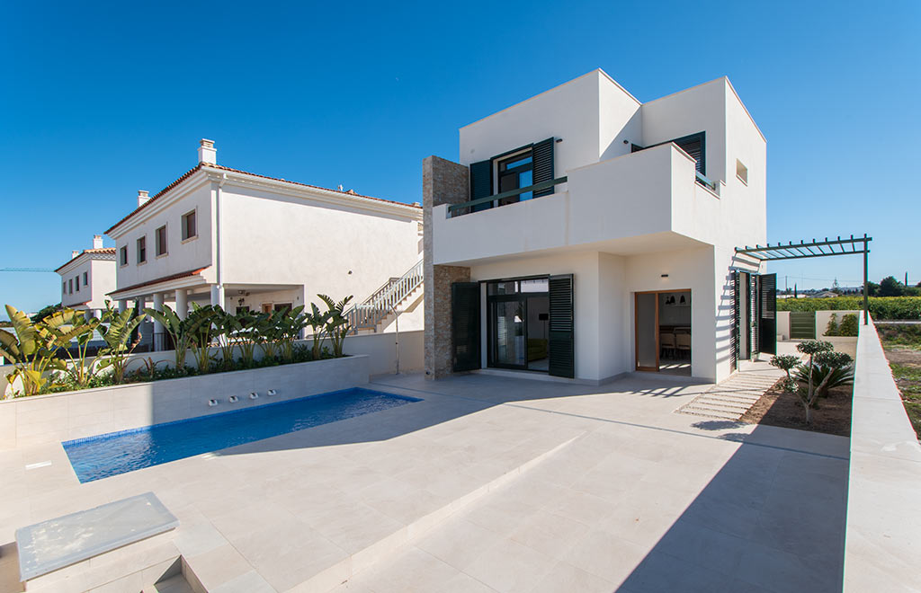 Villa semi-mitoyenne moderne avec piscine privée à Daya Nueva